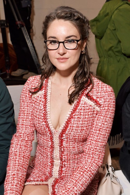 Shailene Woodley Giambattista Valli Show In Paris (Fall 2020) X6 5  nude photo