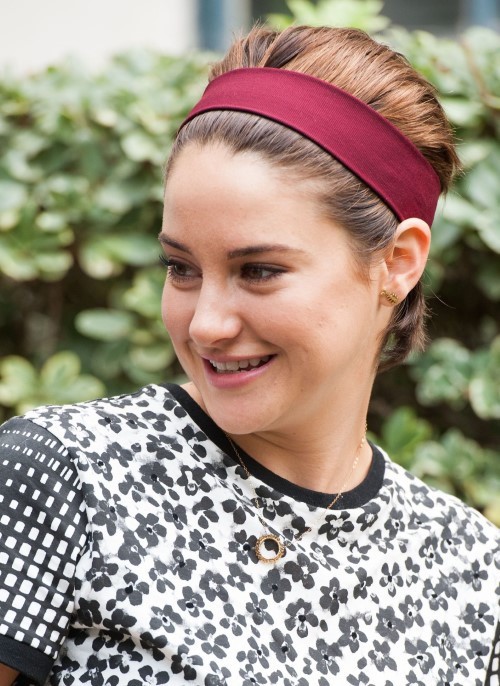 Shailene Woodley Headband  nude photo