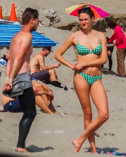 Shailene Woodley In Malibu Beach 2  nude photo