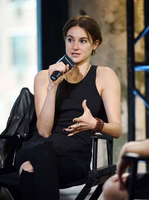 Shailene Woodley Interview Mode  nude photo