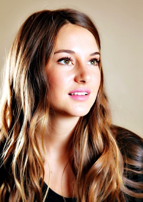 Shailene Woodley Lighting  nude photo