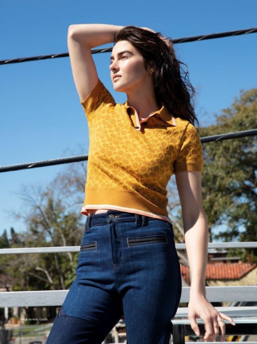 Shailene Woodley Lively  nude photo