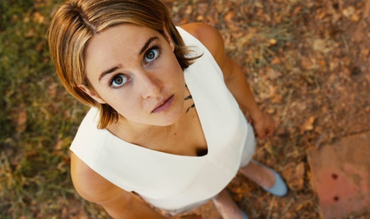 Shailene Woodley Looking Up  nude photo