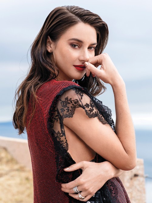 Shailene Woodley Lovely  nude photo