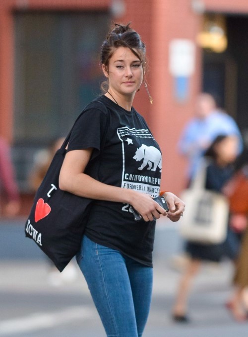 Shailene Woodley NYC Candid  nude photo