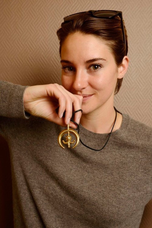 Shailene Woodley Necklace  nude photo