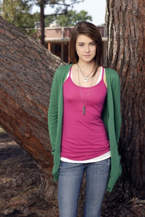 Shailene Woodley Old School  nude photo