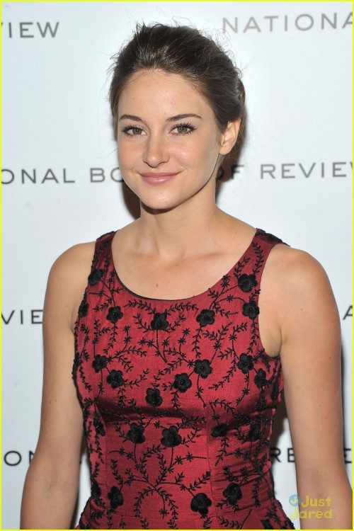 Shailene Woodley Pretty  nude photo