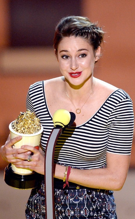 Shailene Woodley Receiving Her Award  nude photo