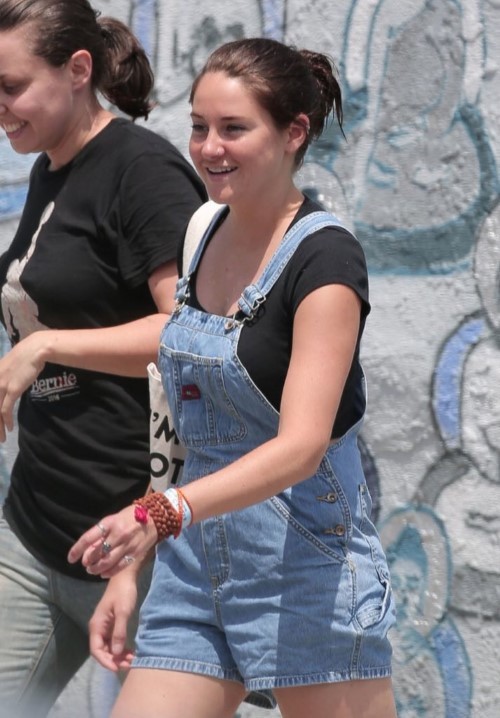 Shailene Woodley Recent Candid  nude photo