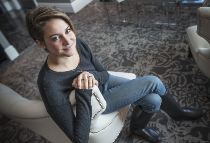 Shailene Woodley Seated  nude photo