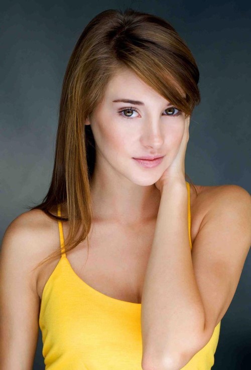 Shailene Woodley Stunning  nude photo