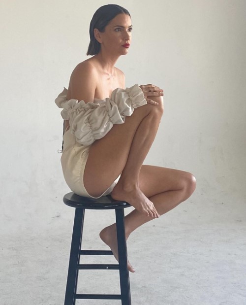 Shelley Hennig Sexy Actress Posing  nude photo