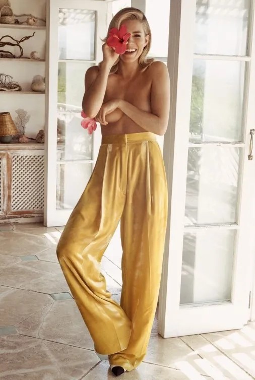 Sienna Miller Sexy Topless  nude photo