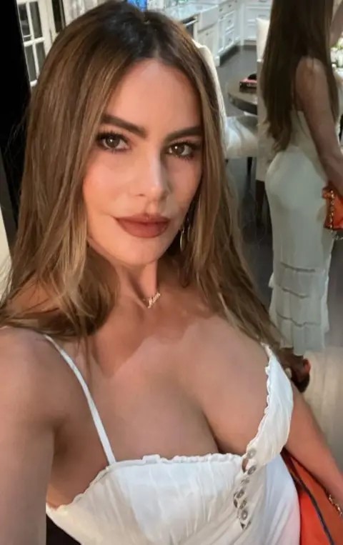 Sofia Vergara Nice Cleavage Selfie  nude photo
