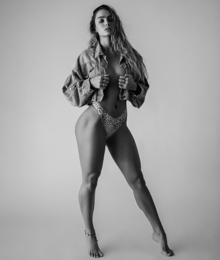 Sommer Ray  nude photo