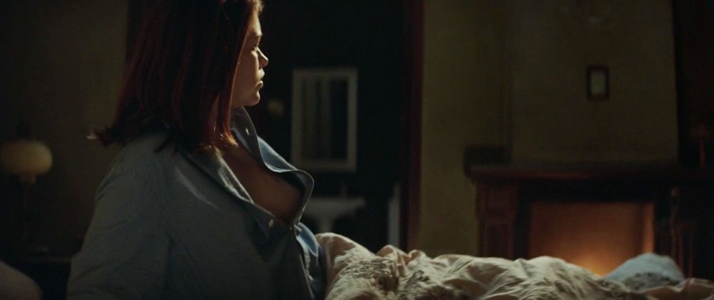 Sophie Cookson nip slip  nude photo