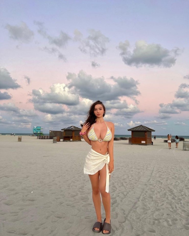 Sophie Mudd  nude photo
