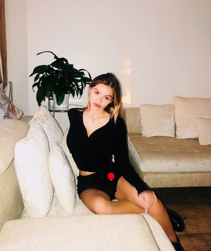 Sophie Mudd  nude photo