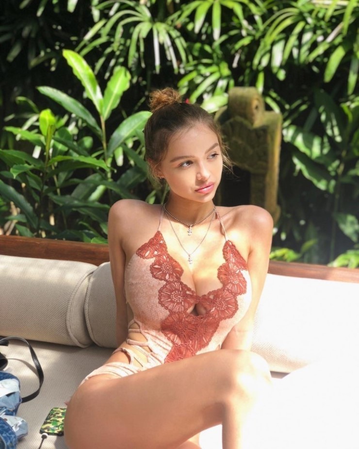 Sophie Mudd  nude photo