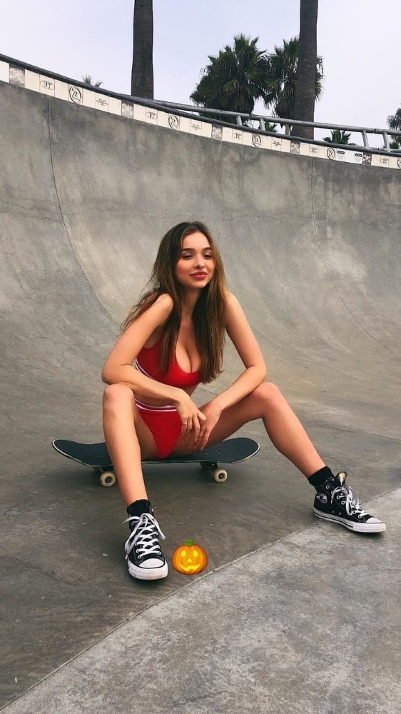 Sophie Mudd  nude photo