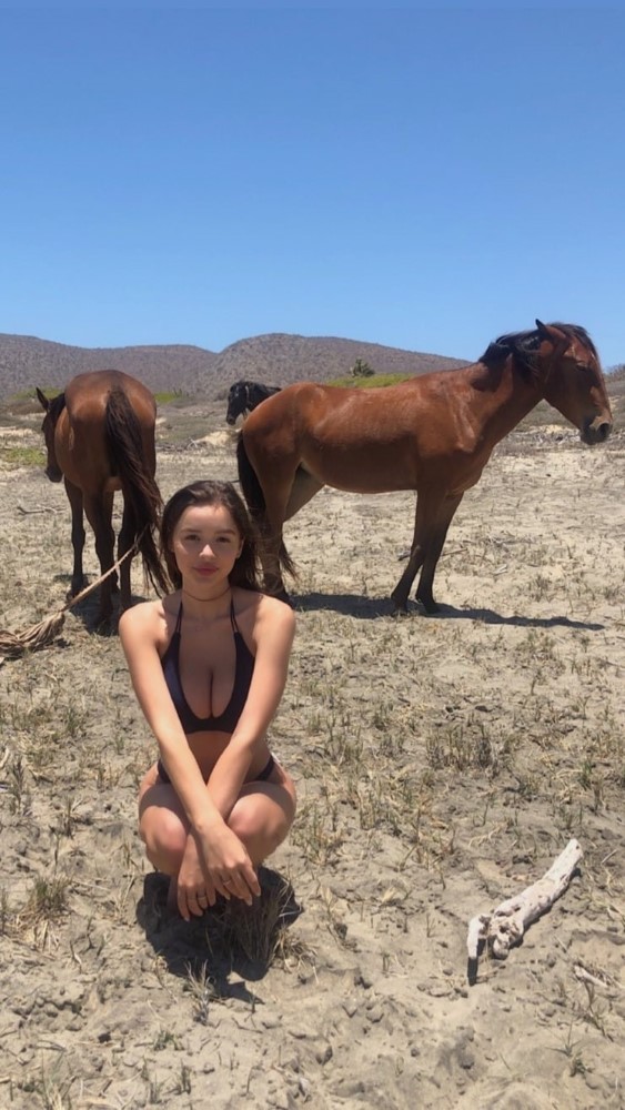 Sophie Mudd  nude photo
