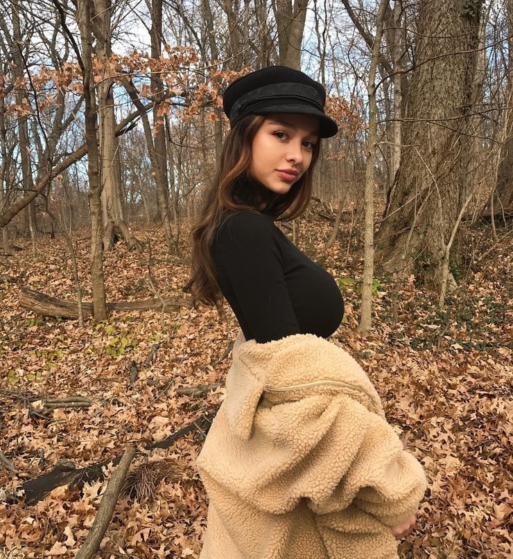 Sophie Mudd  nude photo