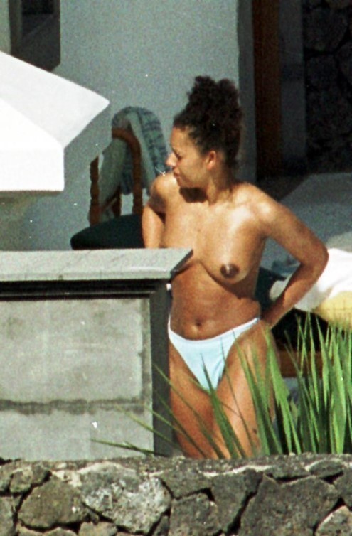 Spice Girl Melanie Brown Topless Paparazzi  nude photo