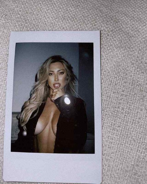 Stefanie Gurzanski  nude photo