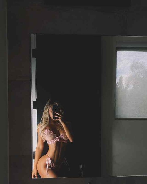 Stefanie Gurzanski  nude photo