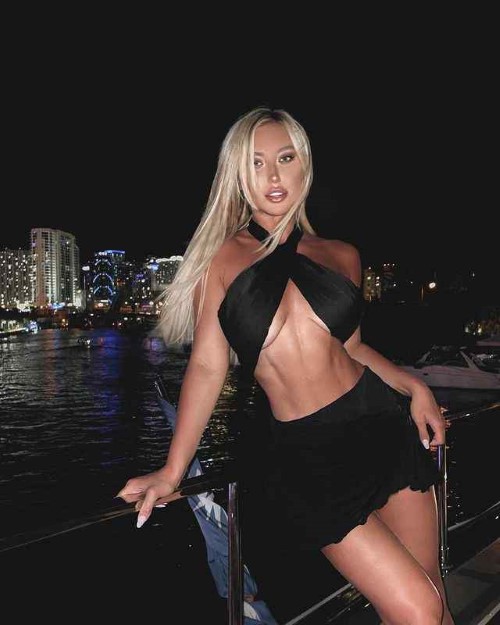 Stefanie Gurzanski  nude photo