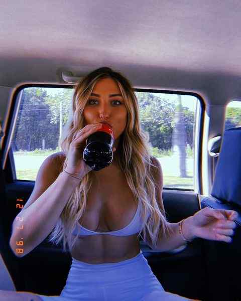 Stefanie Gurzanski  nude photo