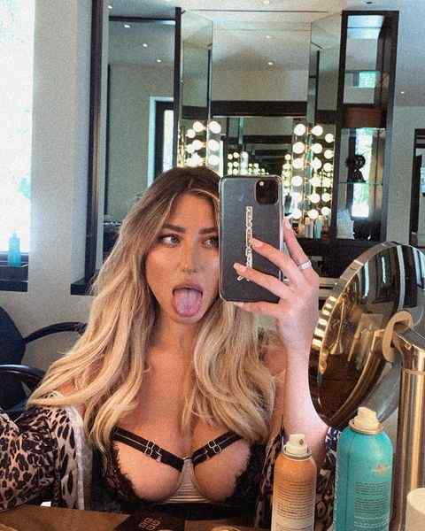 Stefanie Gurzanski  nude photo