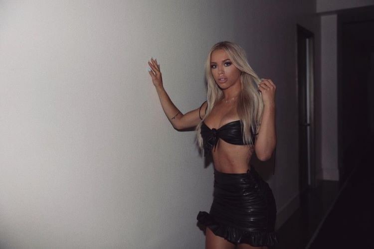 Tammy Hembrow  nude photo