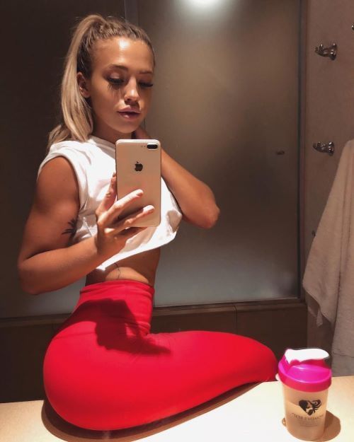 Tammy Hembrow  nude photo