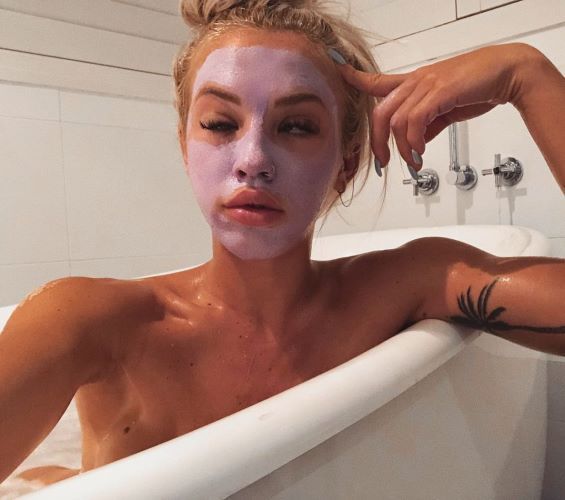 Tammy Hembrow  nude photo