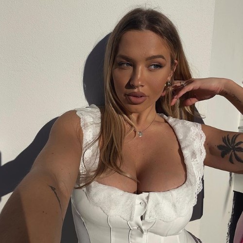 Tammy Hembrow  nude photo