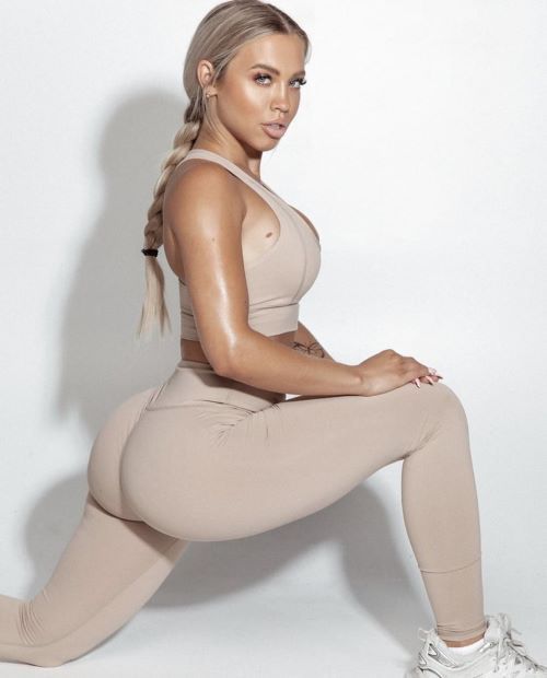 Tammy Hembrow  nude photo