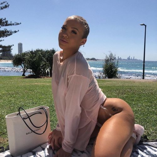 Tammy Hembrow  nude photo