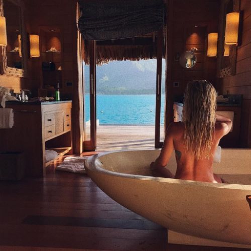 Tammy Hembrow Topless Bathtub  nude photo