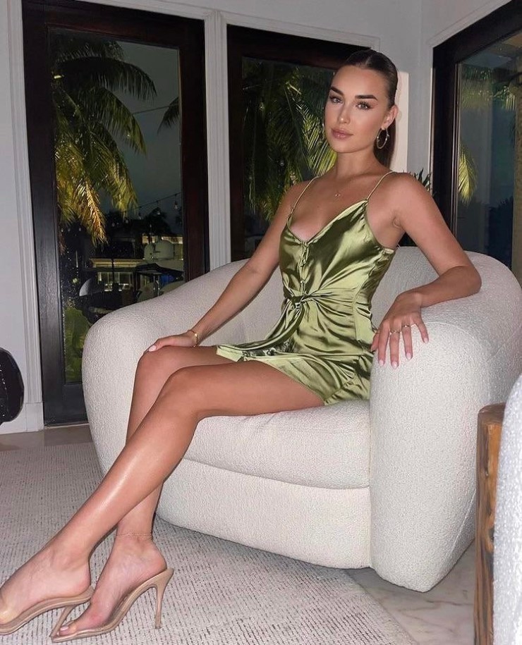 Taylor Bryant  nude photo