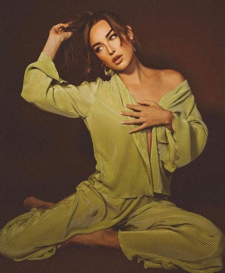 Taylor Bryant  nude photo