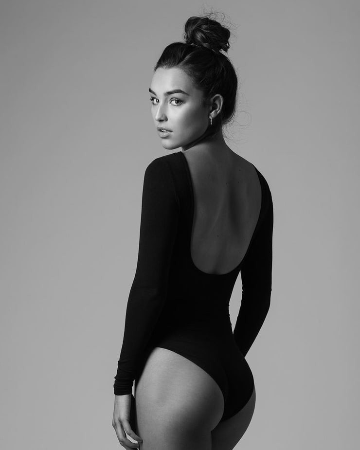 Taylor Bryant  nude photo