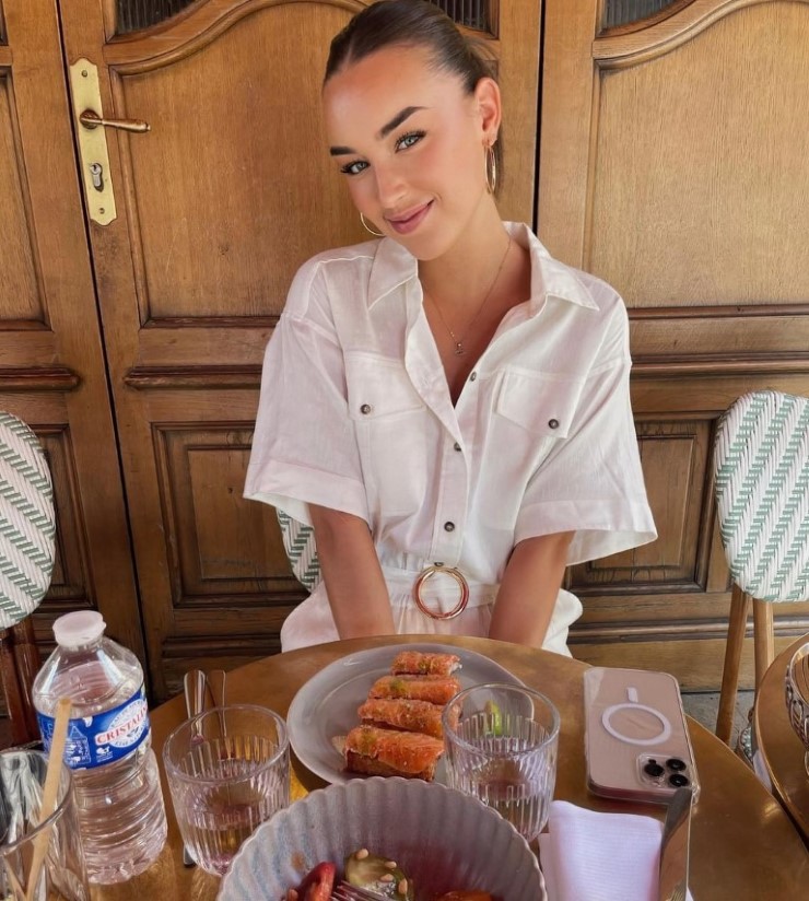 Taylor Bryant  nude photo