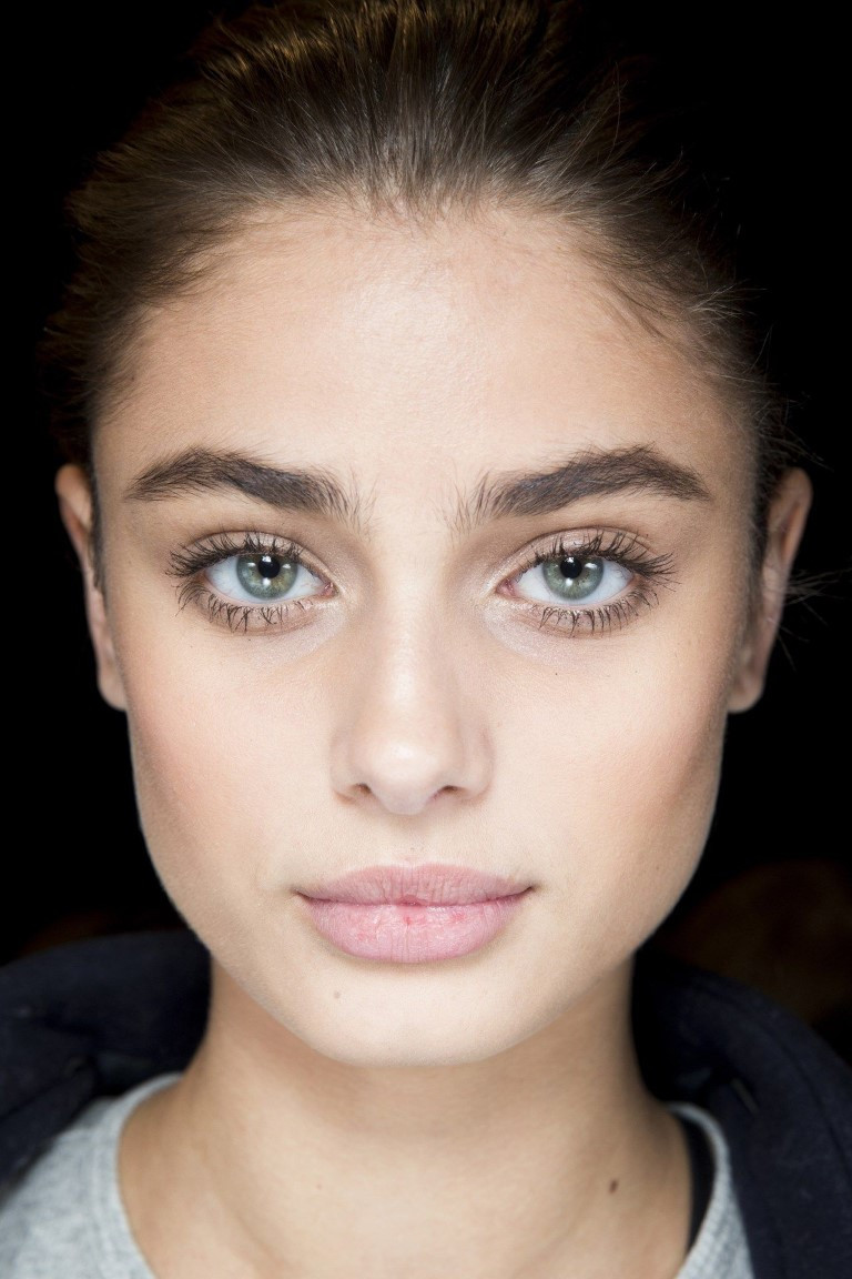 Taylor Hill  nude photo