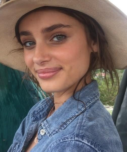 Taylor Hill  nude photo