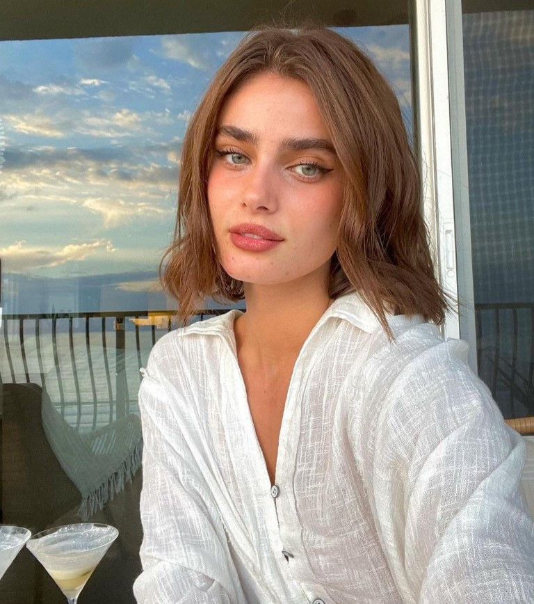 Taylor Hill  nude photo