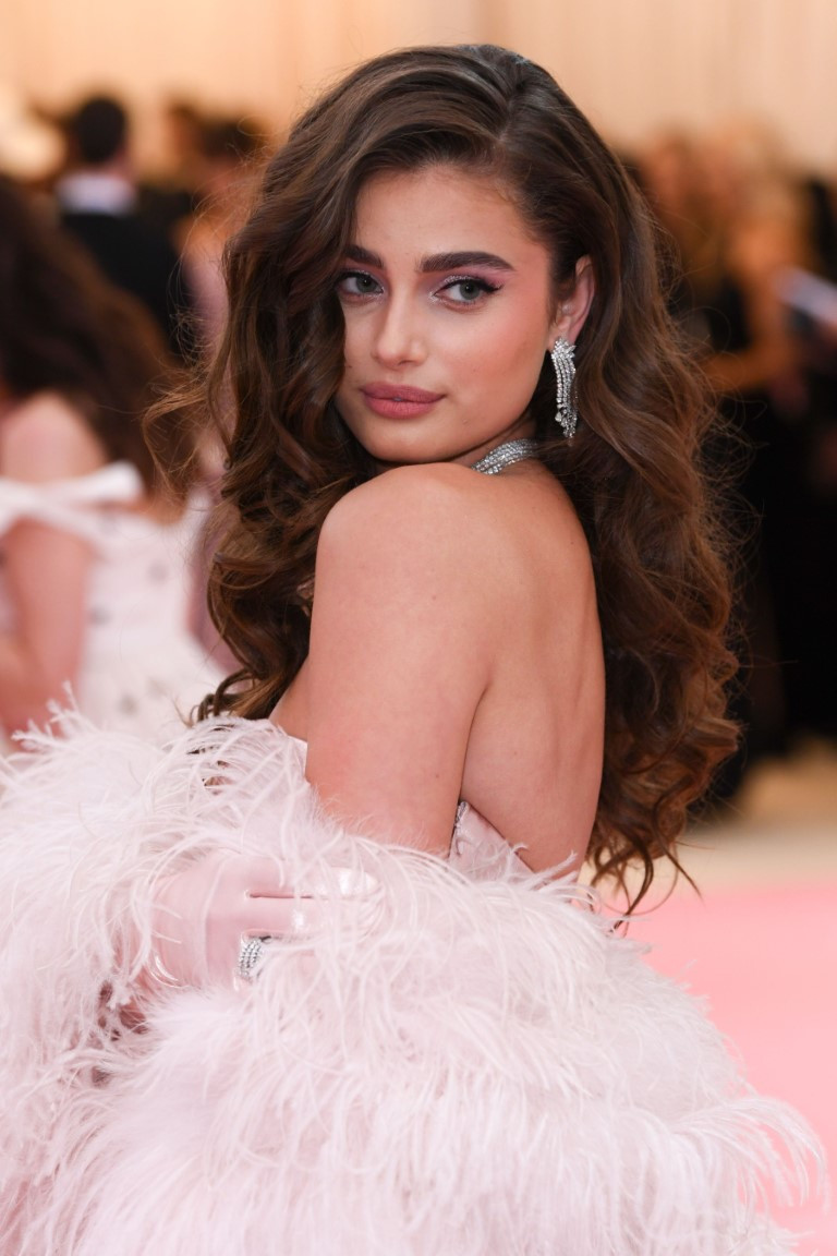 Taylor Hill  nude photo