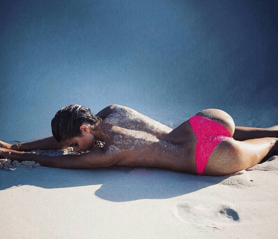 Taylor Hill  nude photo