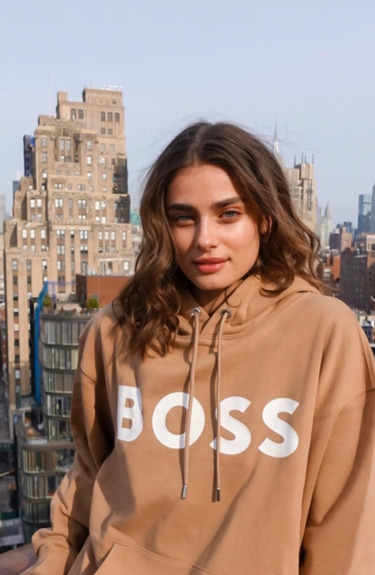 Taylor Hill  nude photo